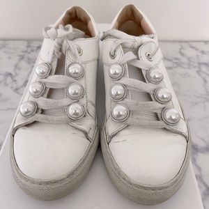 White pearl carven leather sneakers size 7 or IT 37